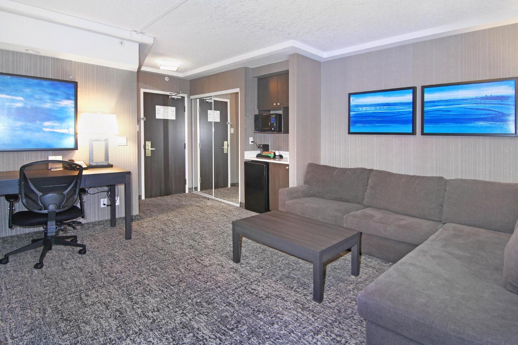 Express And By Ihg 3*