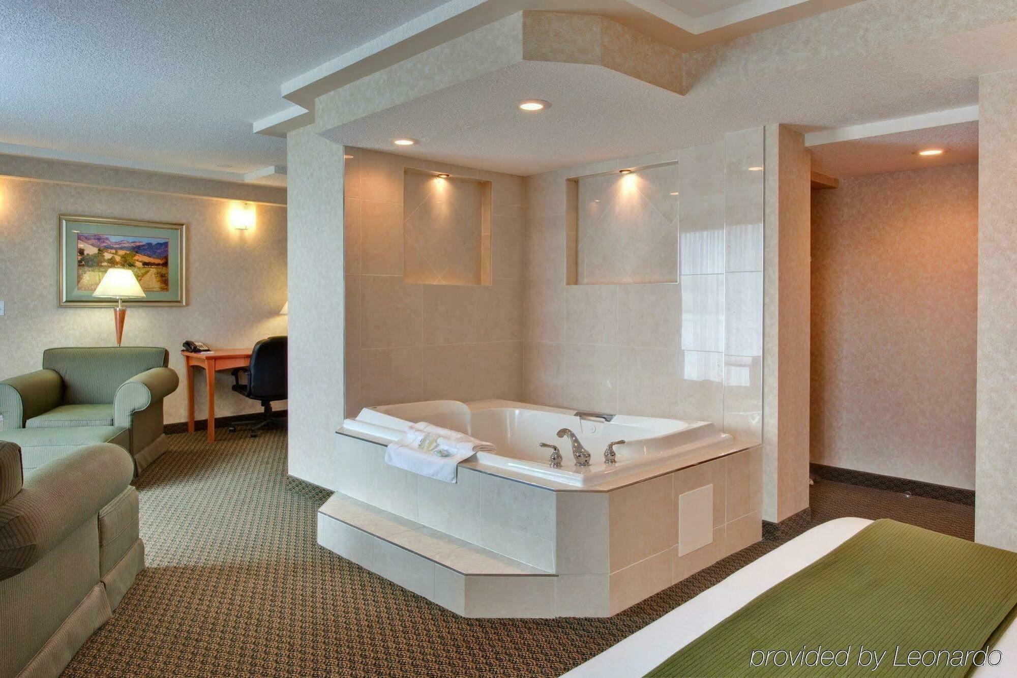 Express And By Ihg Calgary