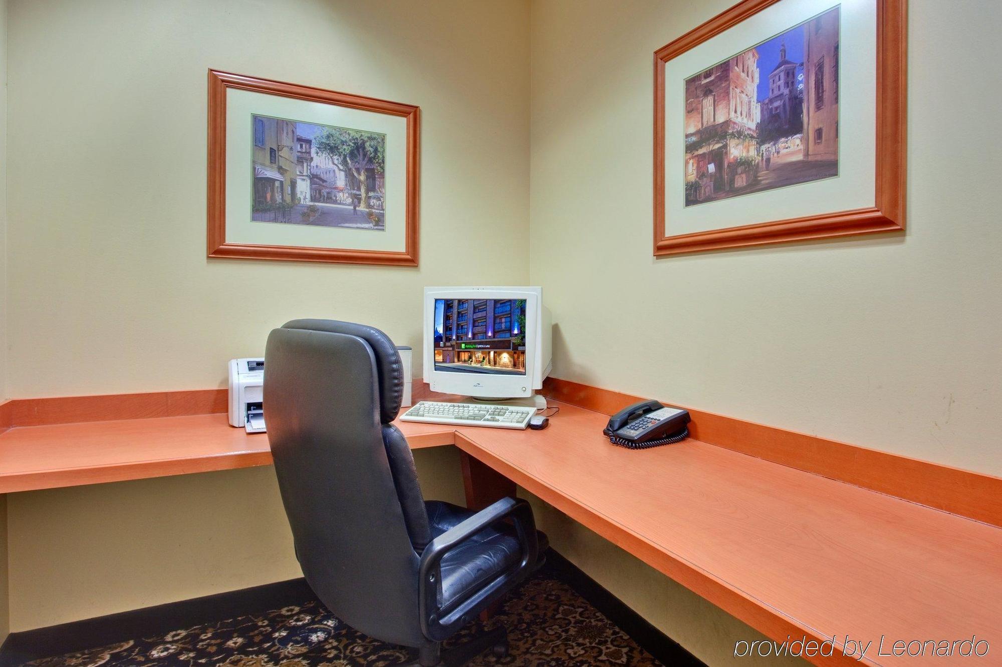 Express And By Ihg 3* Calgary